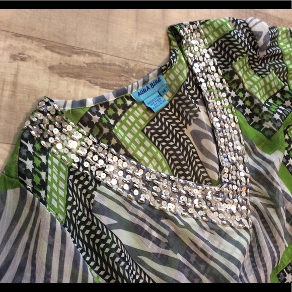 Sheer tunic or swim cover. - Picture 3 of 4